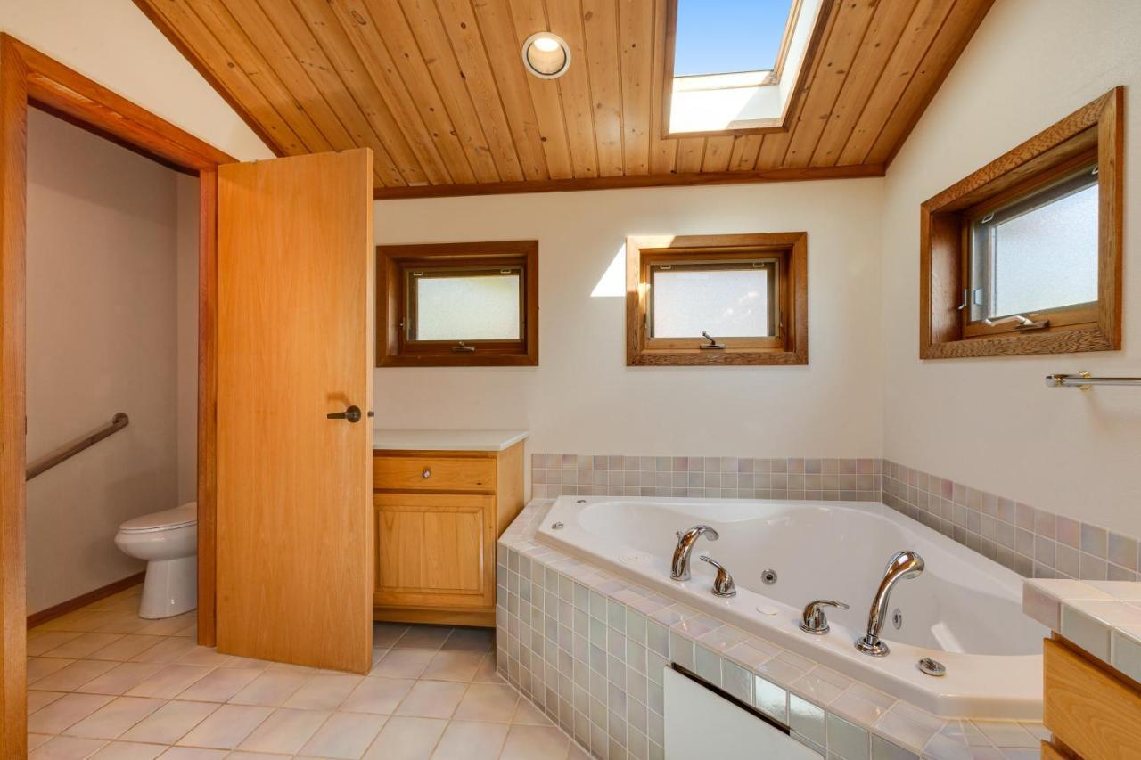 Villa Whidbey Cedar Sunsets Freeland Esterno foto
